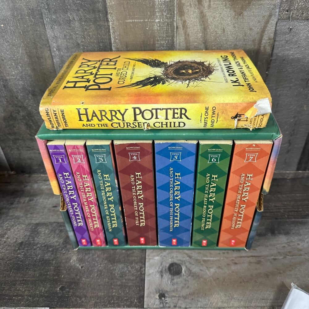 Harry Potter: The Complete‎ Series - Paperback Box Set - Books 1-7